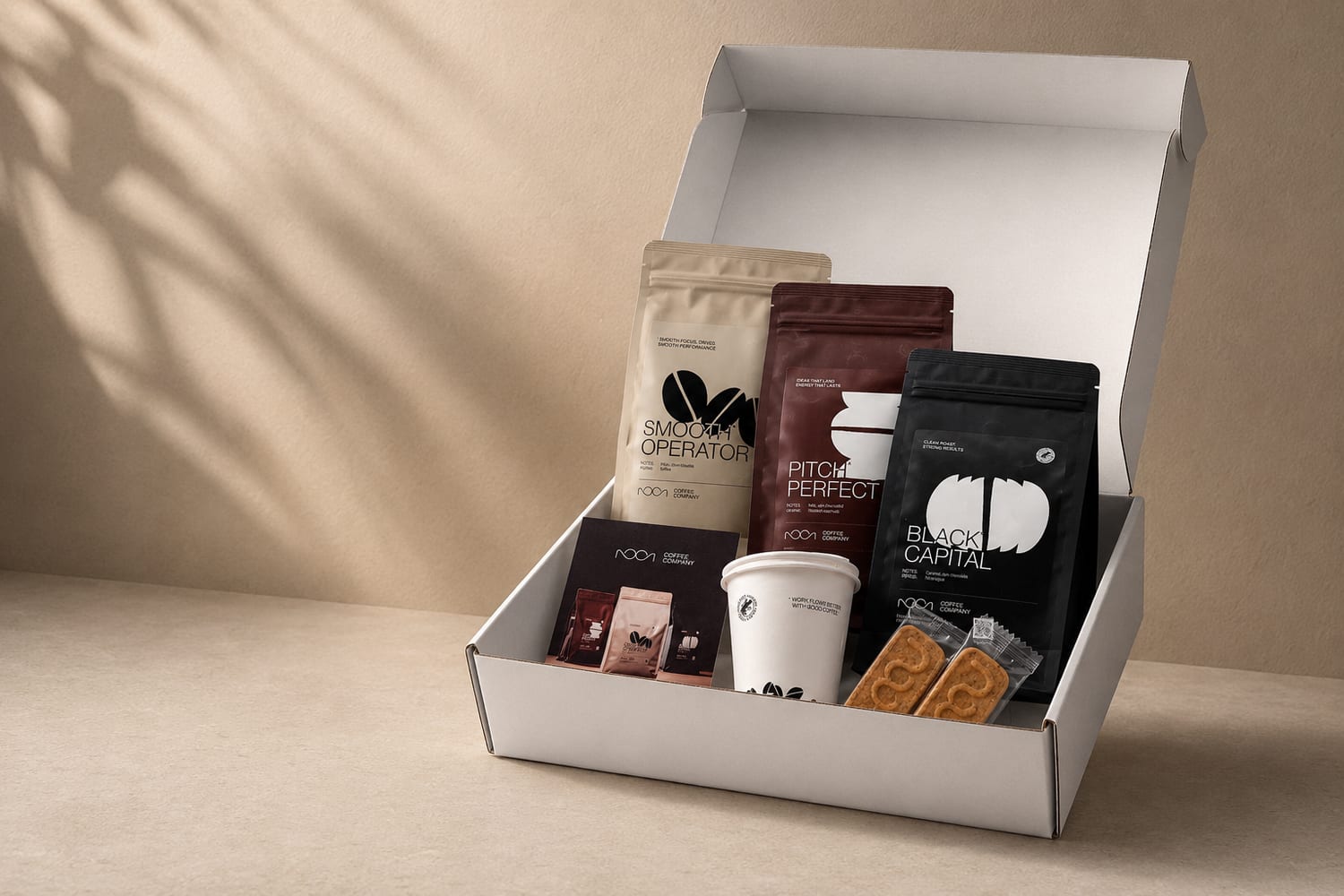 Noon proefpakket: drie koffies, een cup en speculoos in een Noon-doos